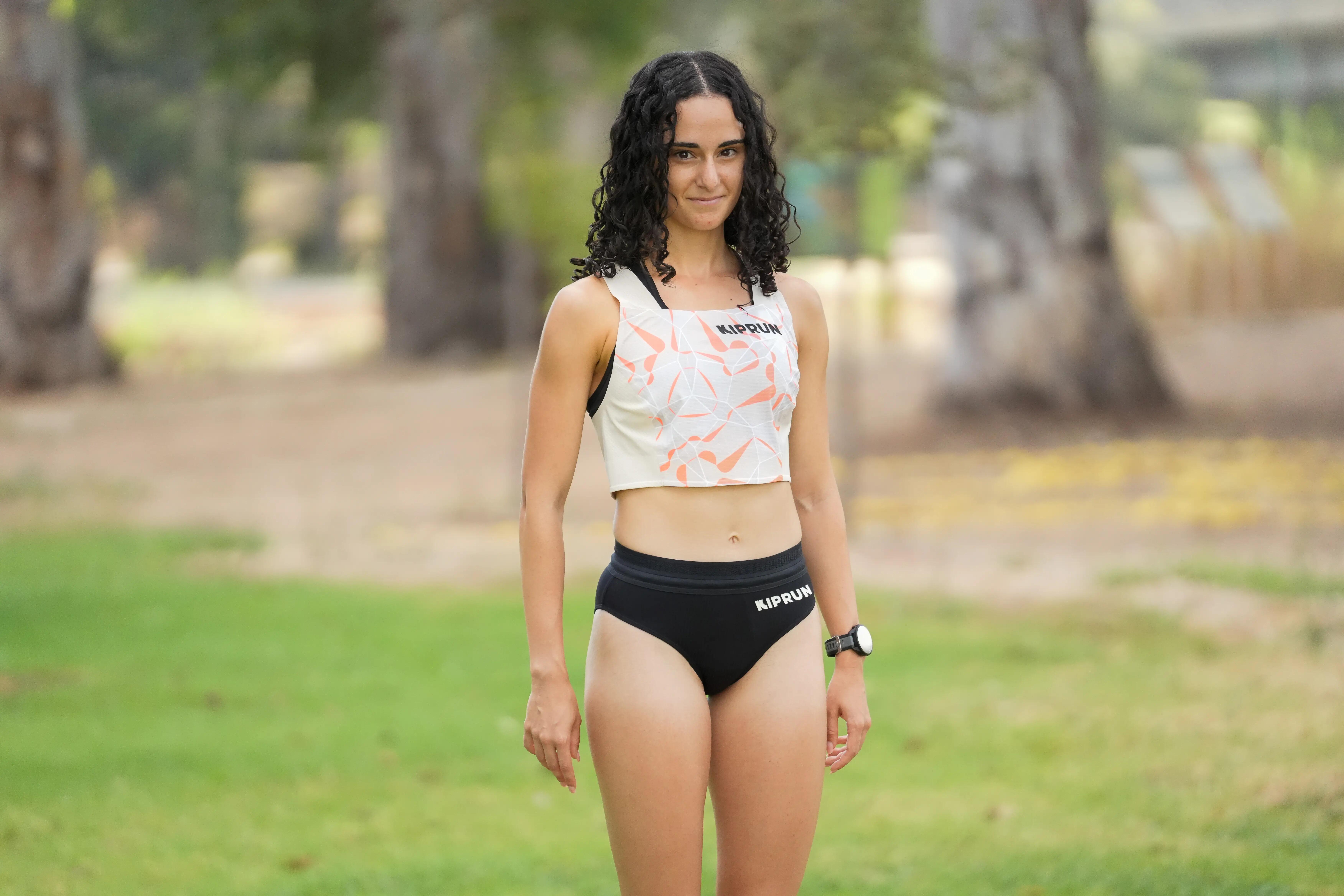 נעמי בן דוד באימון ריצה עם נעלי Kiprun