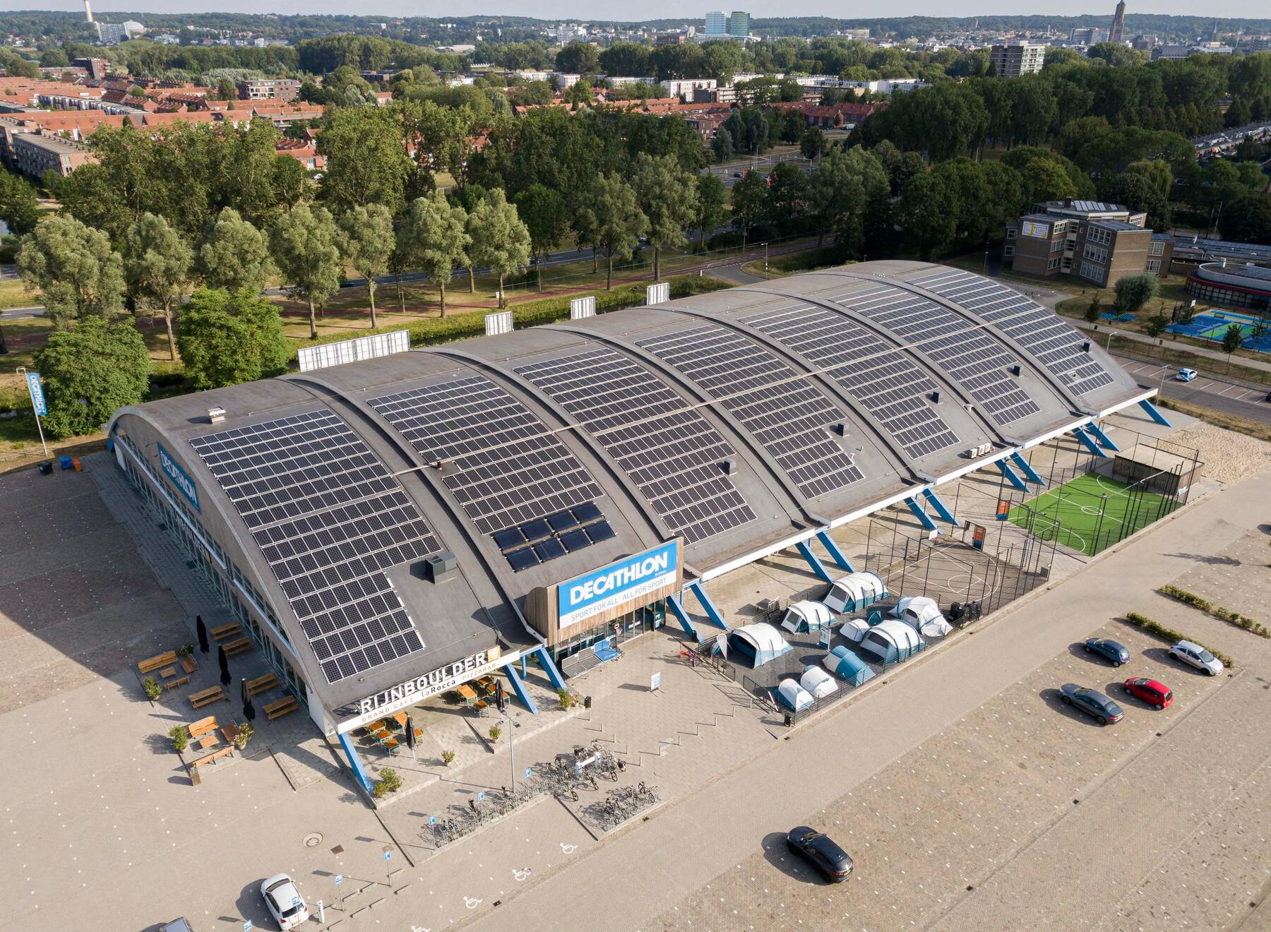 Picture of a Decathlon of a store with solar panels