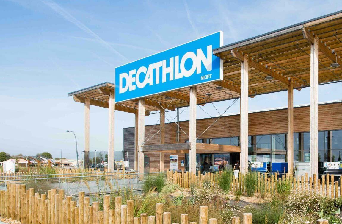 DECATHLON stores: small and large blue boxes