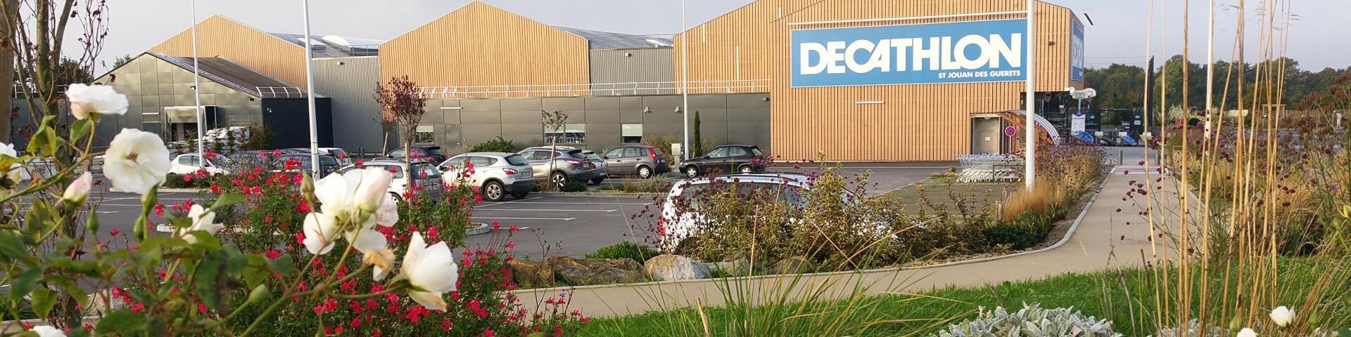 Picture of a DECATHLON store 