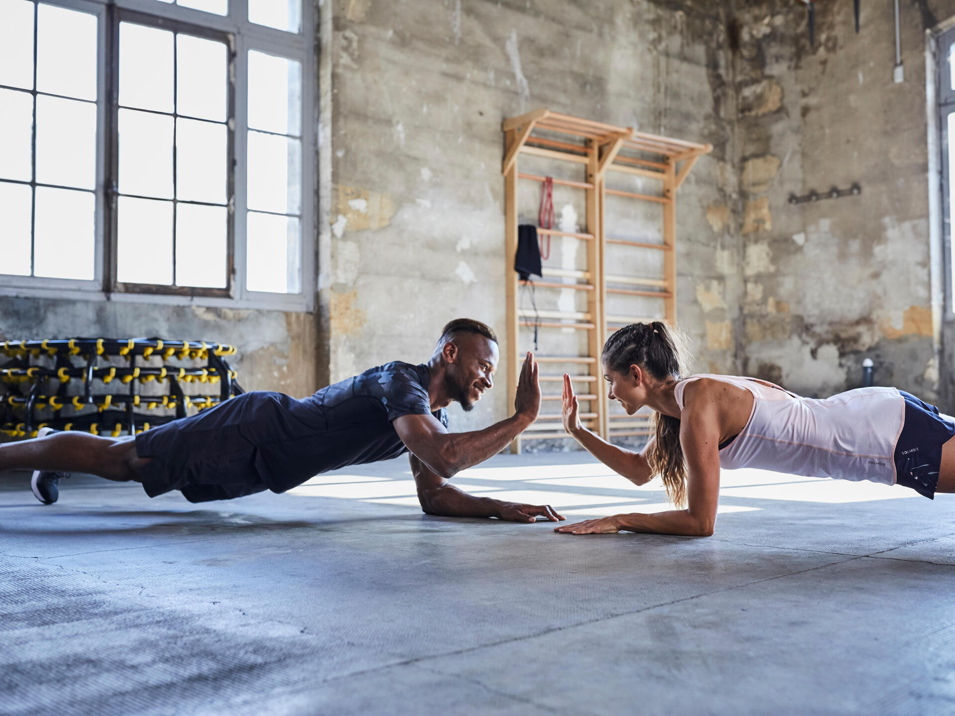 Prática de desporto com marcas paixão Decathlon.