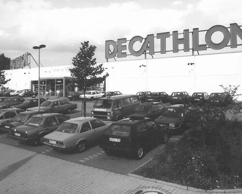 Photo d'une devanture de magasin DECATHLON