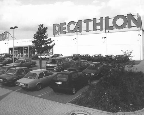 Photo d'une devanture de magasin DECATHLON