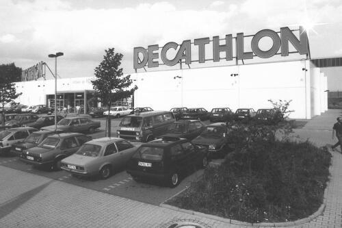 Photo d'une devanture de magasin DECATHLON