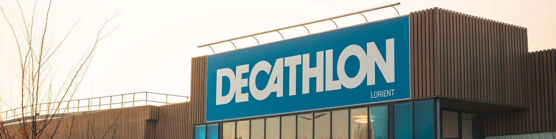 DECATHLON stores: small and large blue boxes