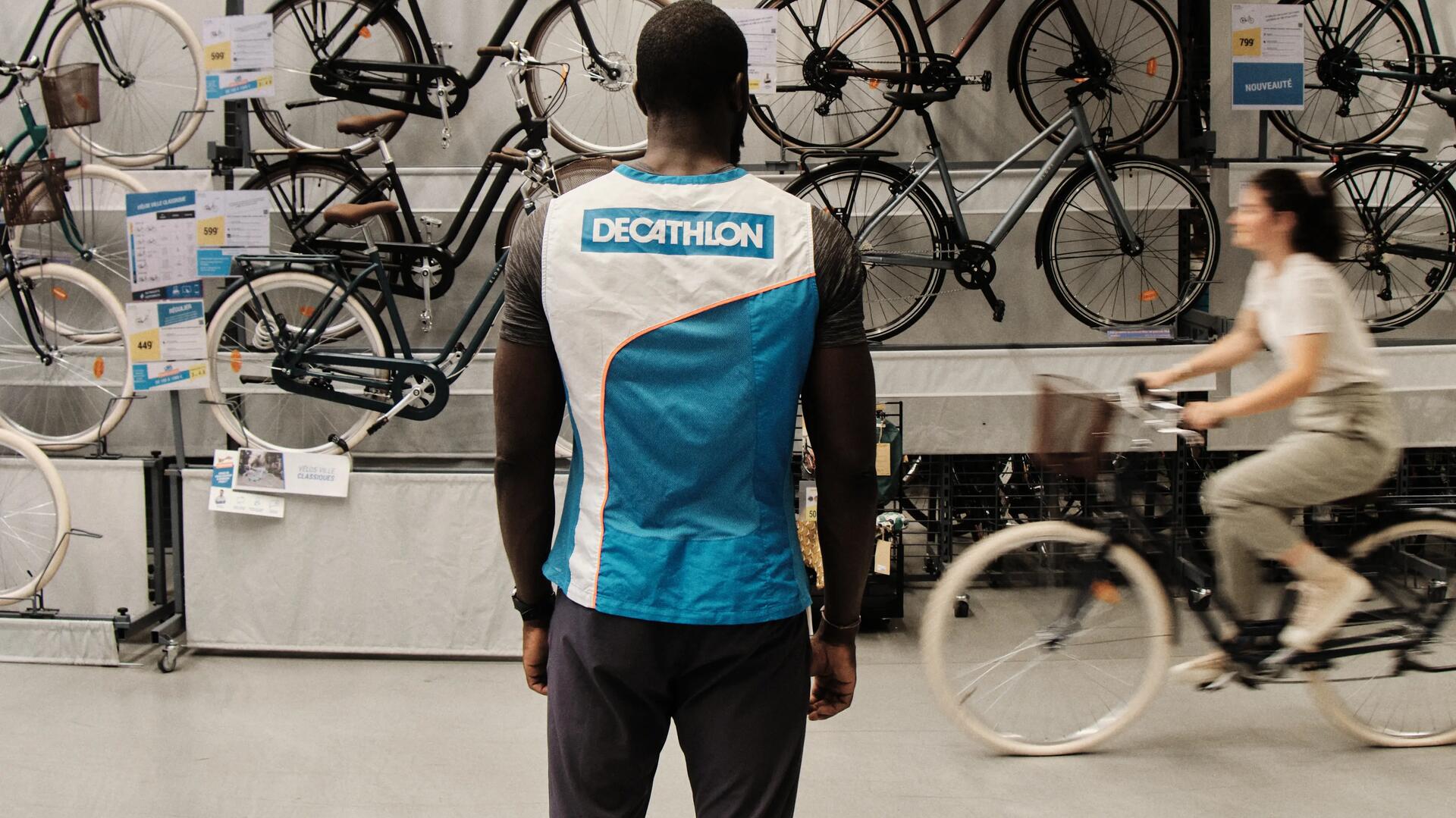 Picture of a client testing a bike in a Decathlon store