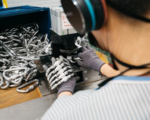 Photo de travailleuses en usine