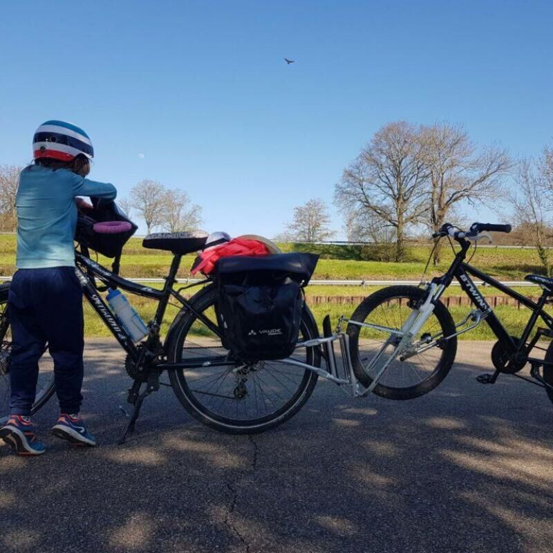 Randonner à vélo avec des enfants grâce au Follow Me