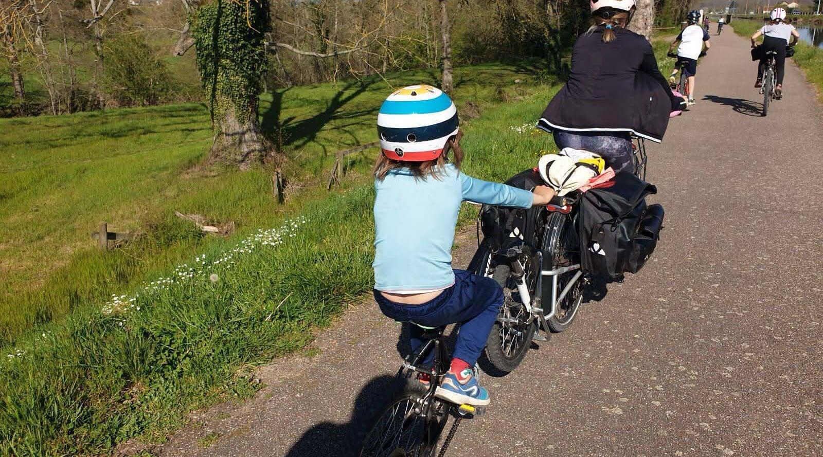 Randonner à vélo avec des enfants grâce au Follow Me