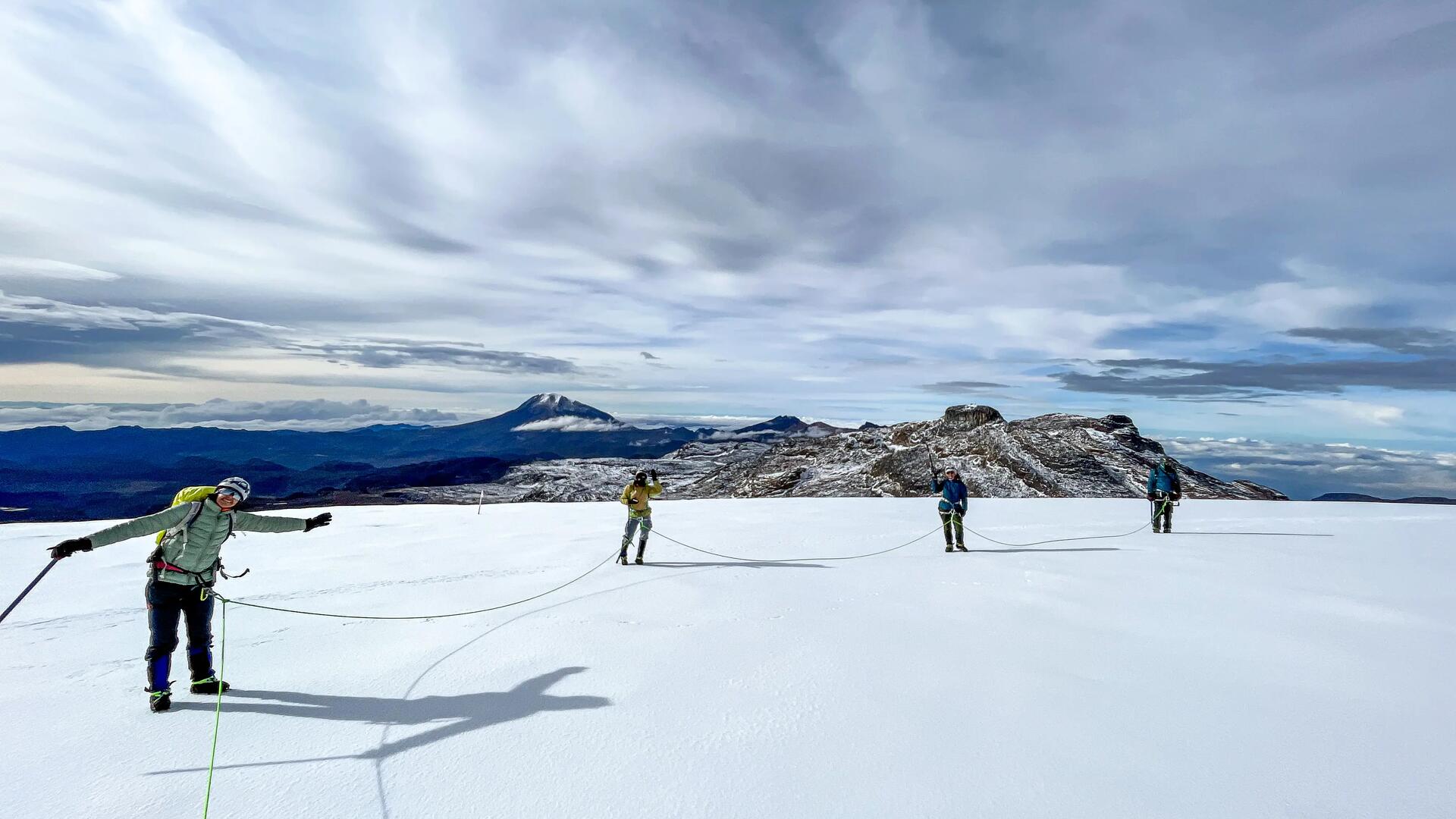 La montaña nos abre paso a su cumbre 