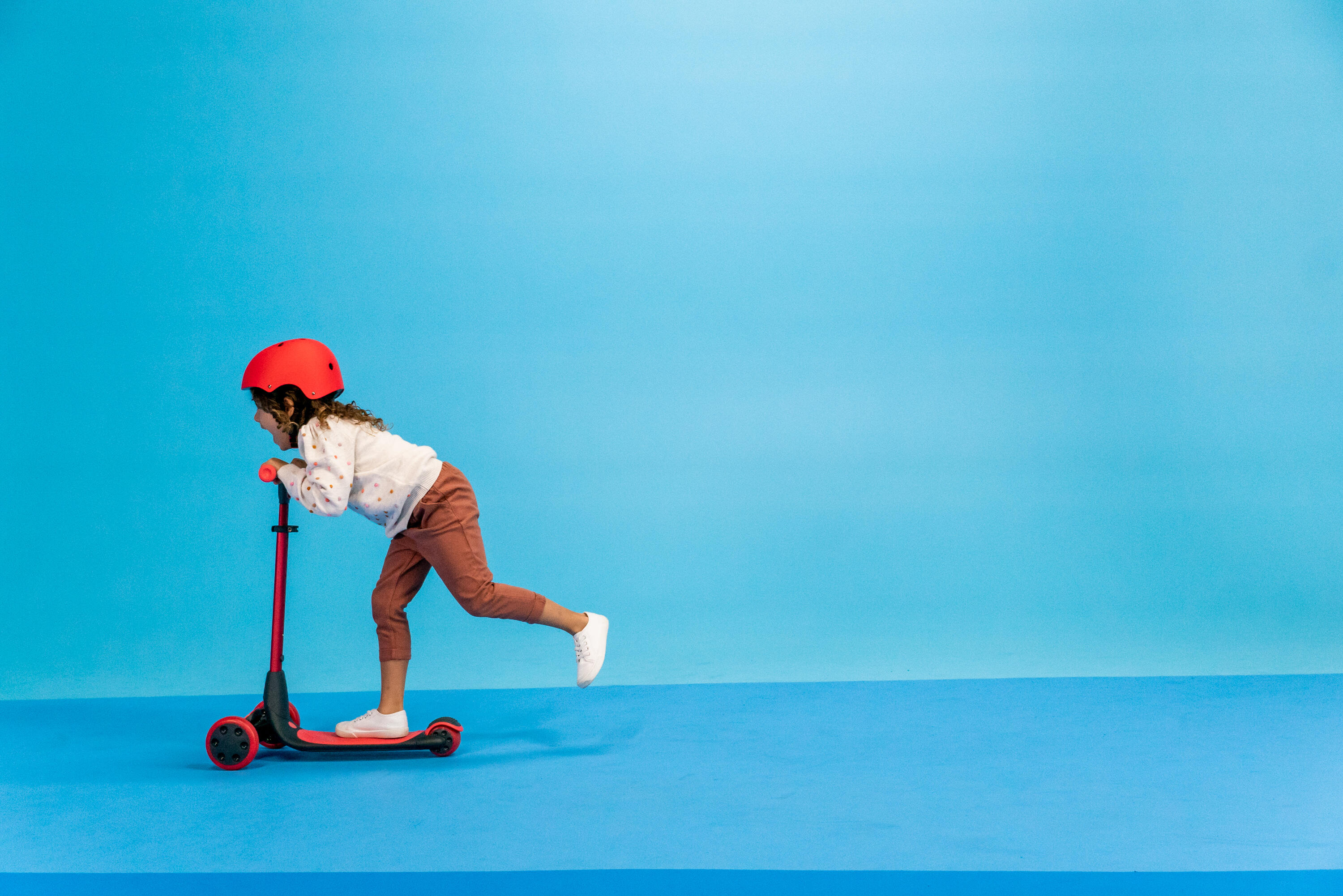 PATINETE Y CORREPASILLOS PARA NIÑOS 4 EN 1 YVOLUTION YGLIDER LUNA ROJO 5/7