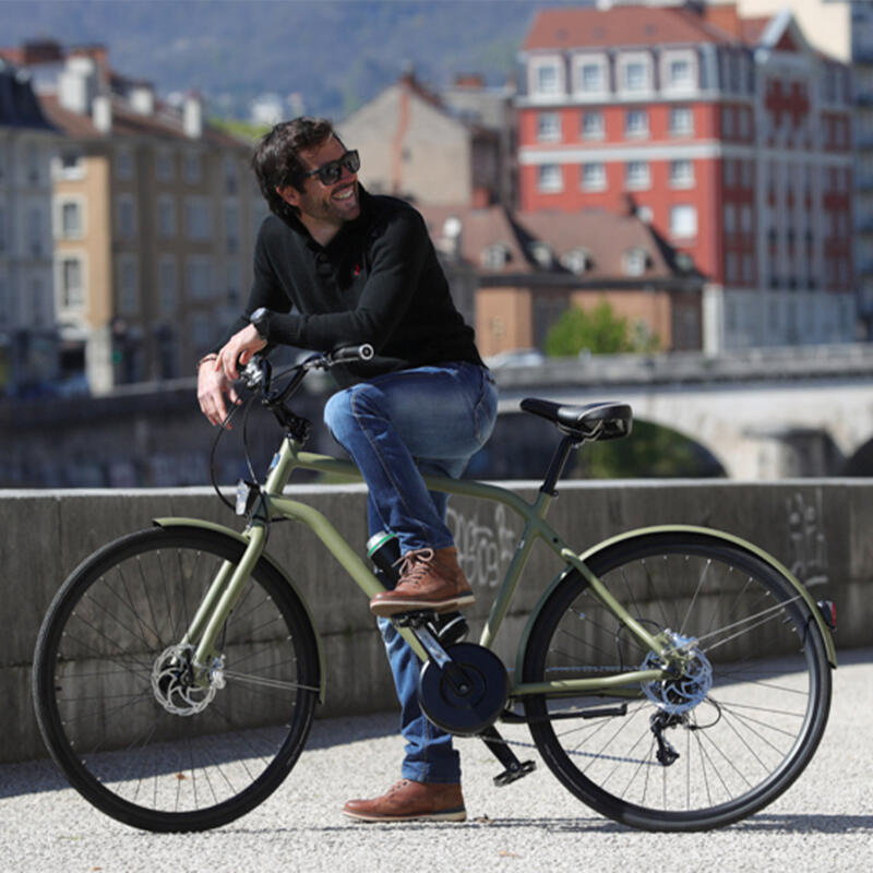 VÉLO DE VILLE ELECTRIQUE 330w - PNEUS 700c - LÉGER 18kg - DESIGN KAKI MAT