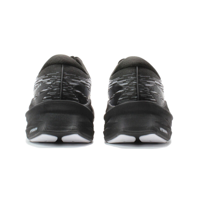 Scarpa da Running Uomo Novablast 3 Nero