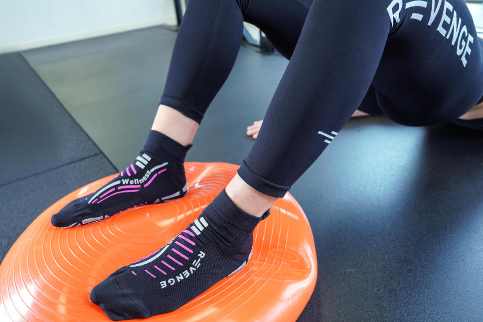Skarpety techniczne Wellness dla dorosłych Fitness antypoślizgowe czarny/fuksja