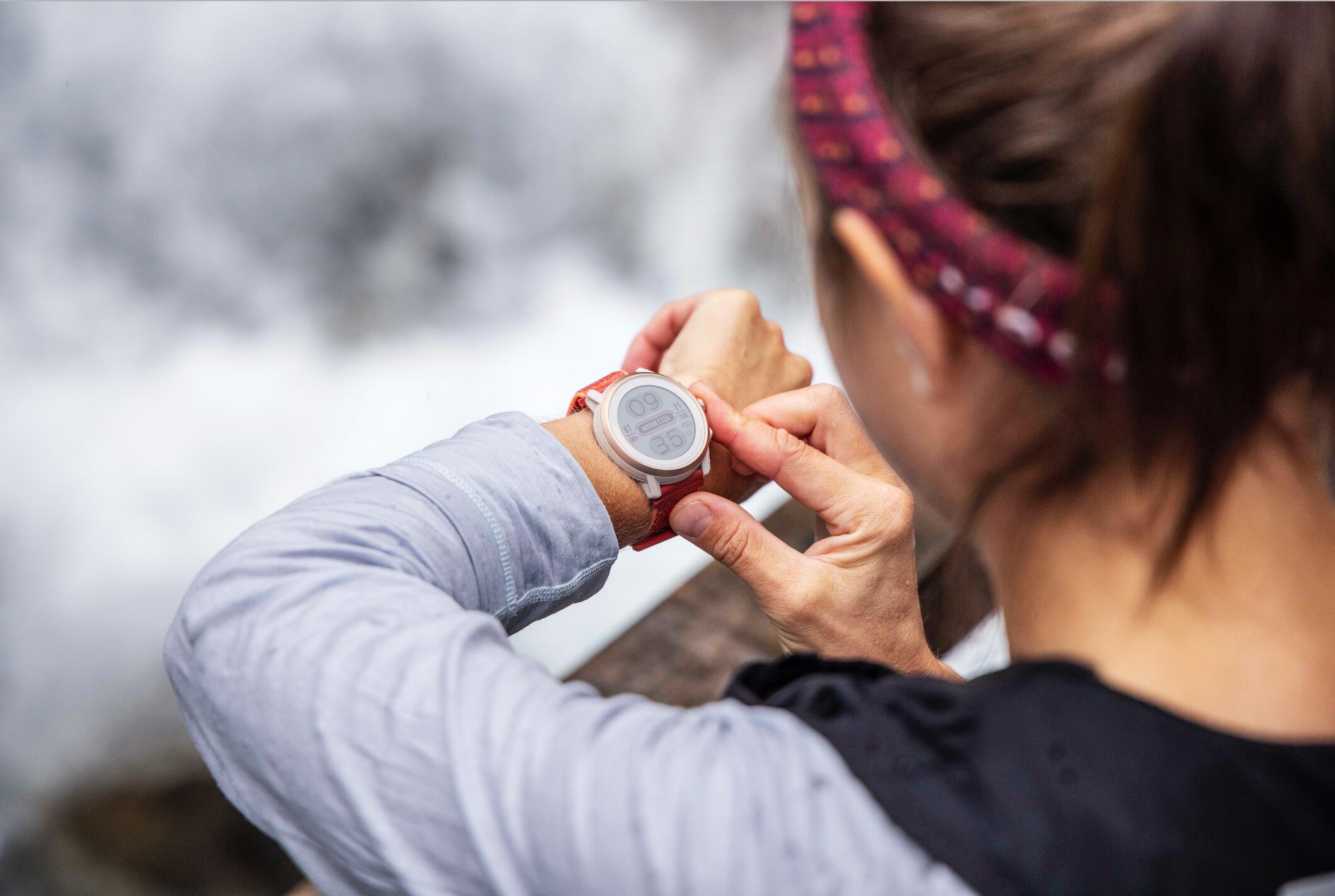 Montre GPS Connectée Multisports Adventure COROS APEX 2 Coral 5/7