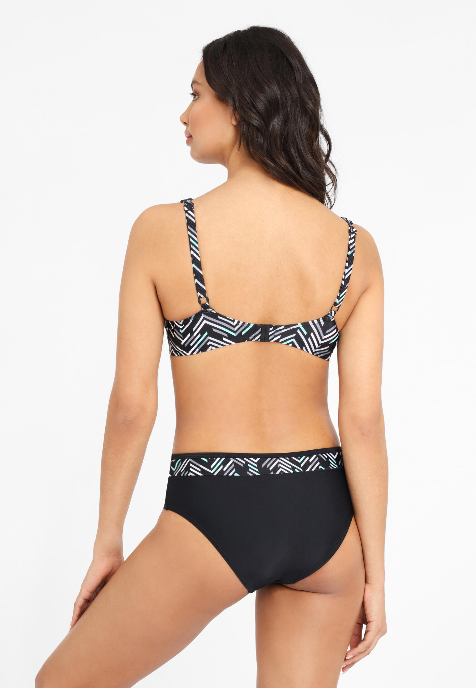 Damen LASCANA Bügel-Bikini im grafischen Druckdesign 3/7