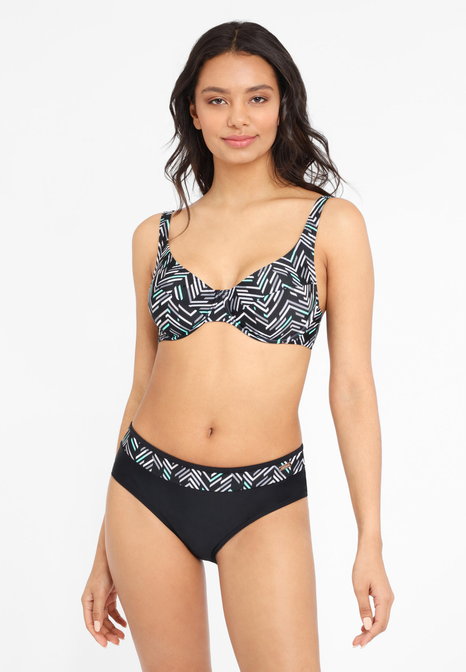 Damen LASCANA Bügel-Bikini im grafischen Druckdesign 2/7