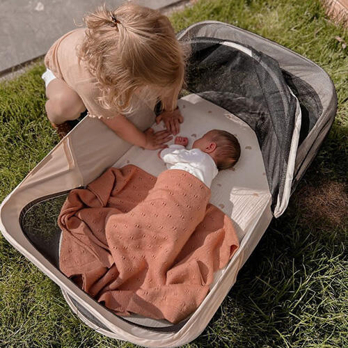 Infant Luxe BabyBox - Cuna de camping - Mosquitera para bebé - Crema