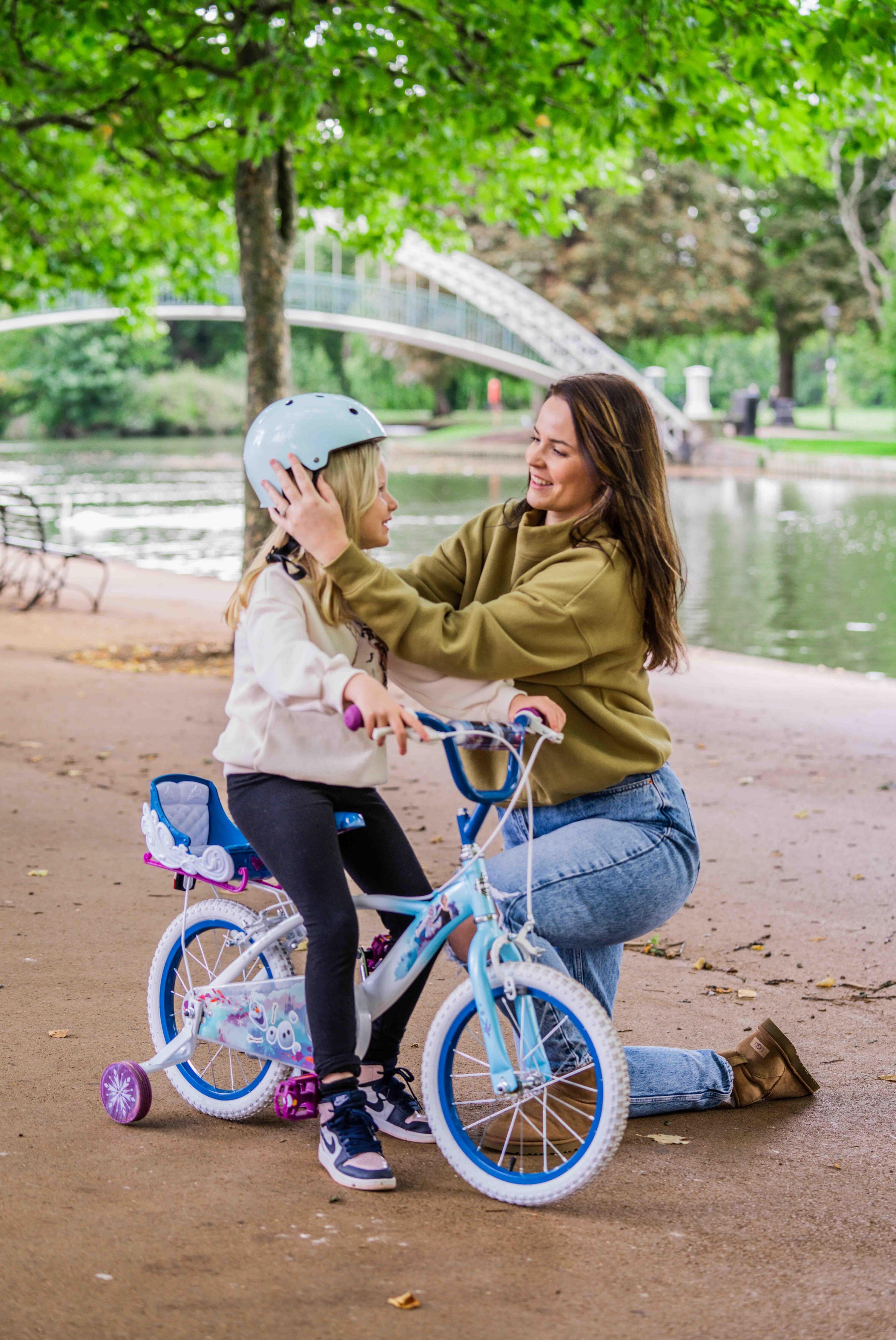 Disney Frozen Girls 16 Inch Bike + Stabilisers 3/8