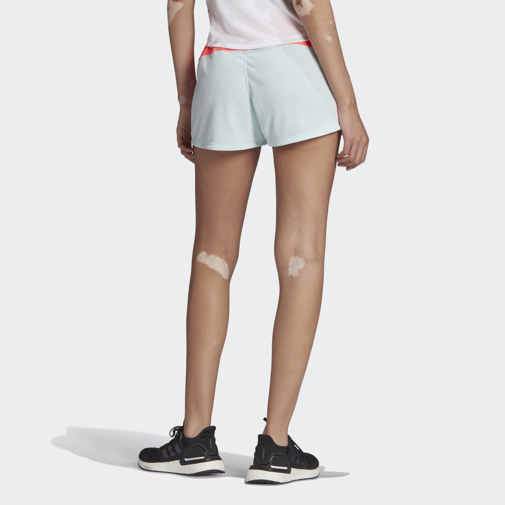 Calções Adidas modelo HG1015 para mulheres 3/5