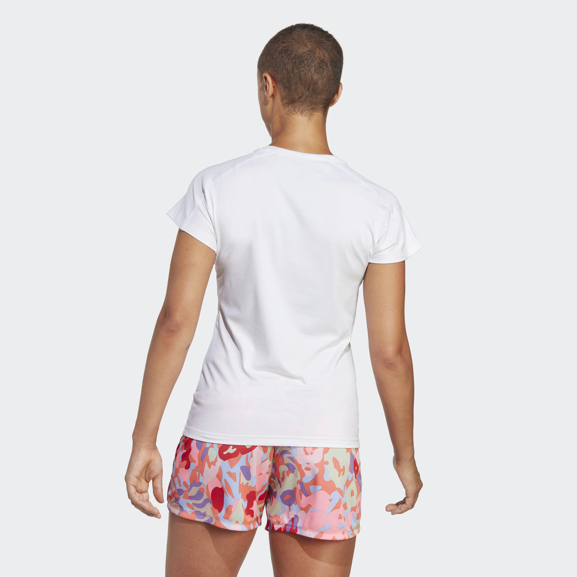 T-shirt de Gola em V AEROREADY Train Essentials 4/5