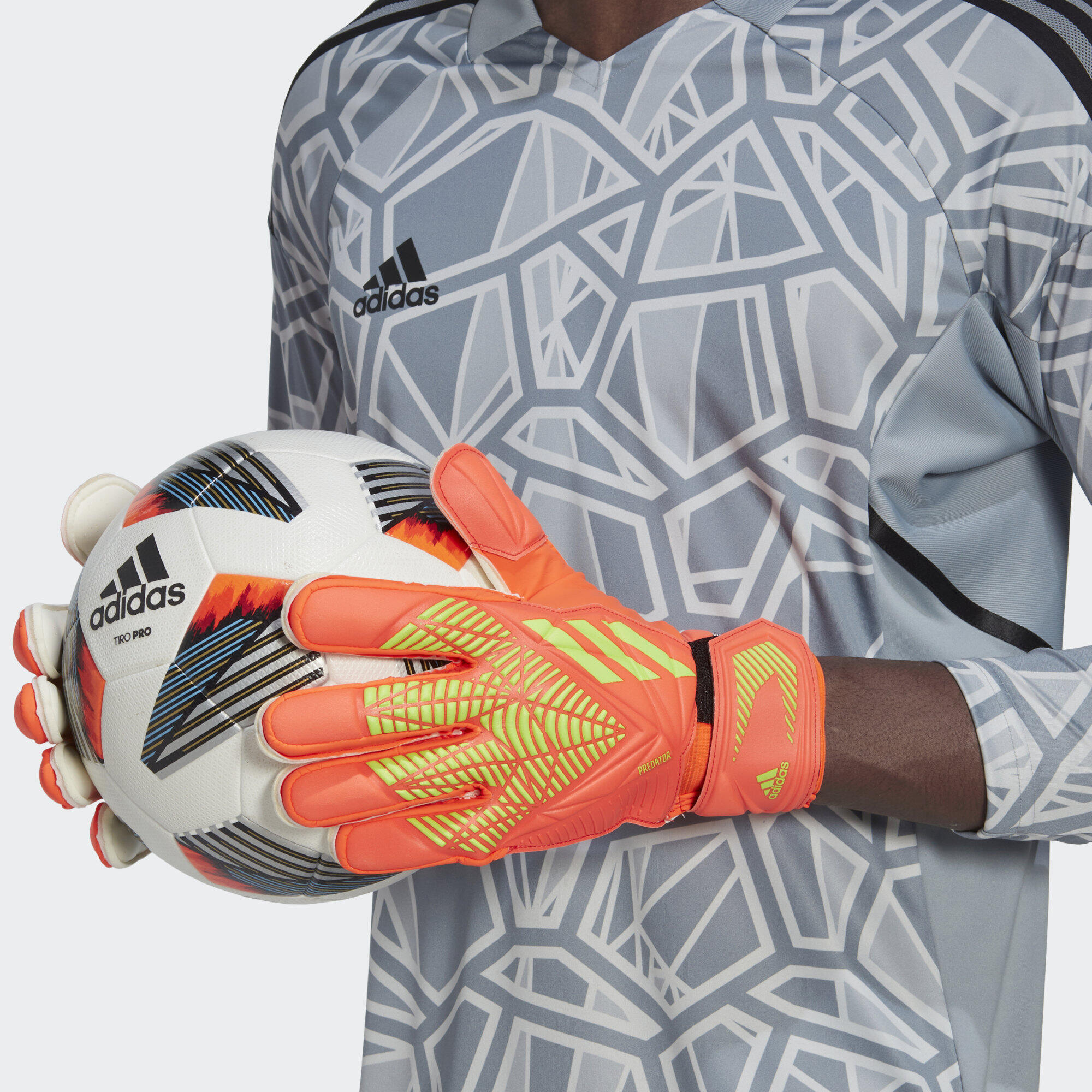 Predator Edge Match Torwarthandschuhe 4/6