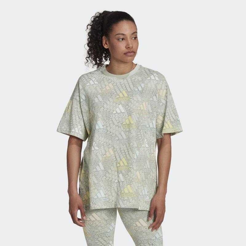 Camiseta Essentials Multi-Colored Logo Boyfriend