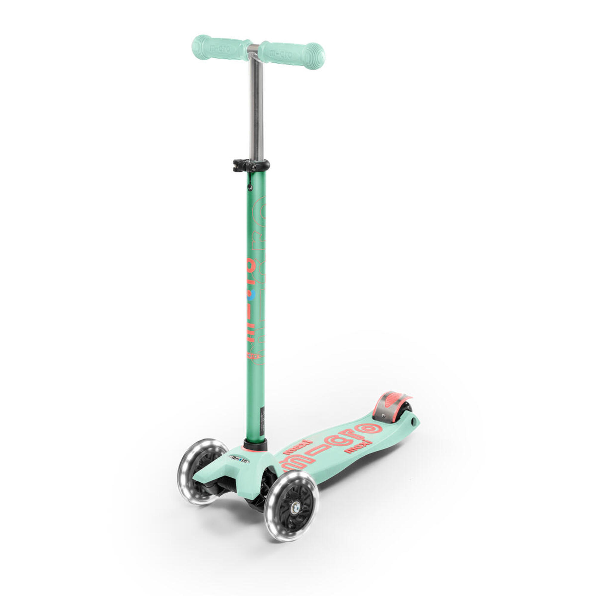 MICRO Maxi Scooter - Light up Wheels: Mint