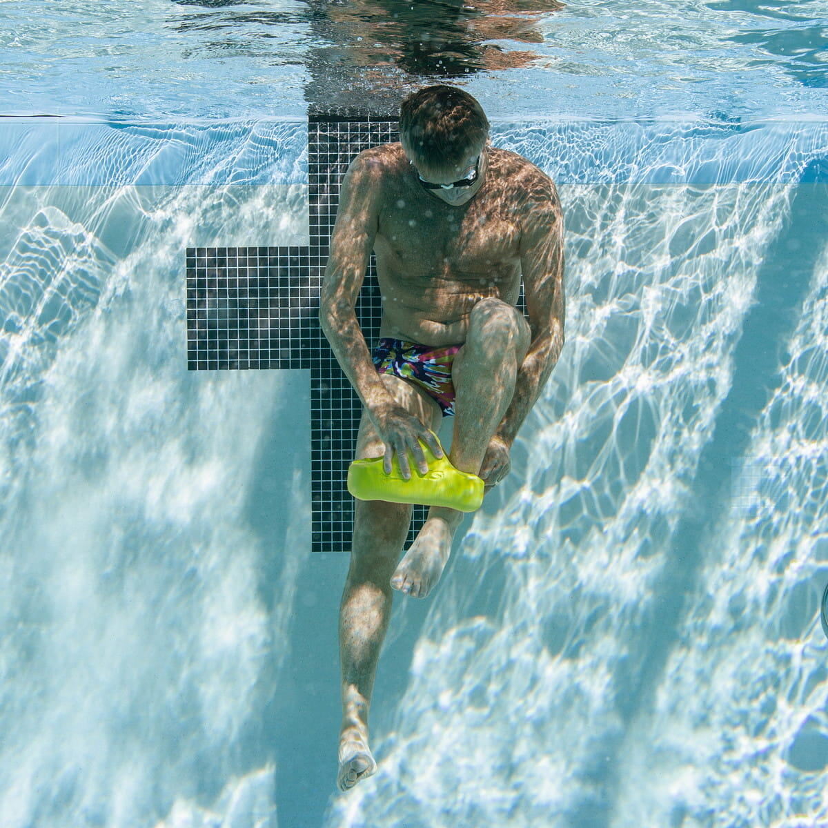 Pull Buoy per il nuoto Finis Hydrodinamic Ankle doppio uso Giallo 4/6