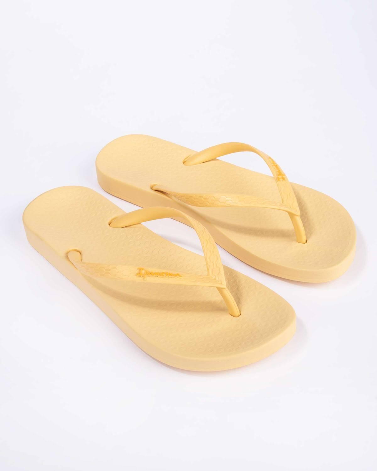 Tênis feminino Ipanema anatômico amarelo. 3/4
