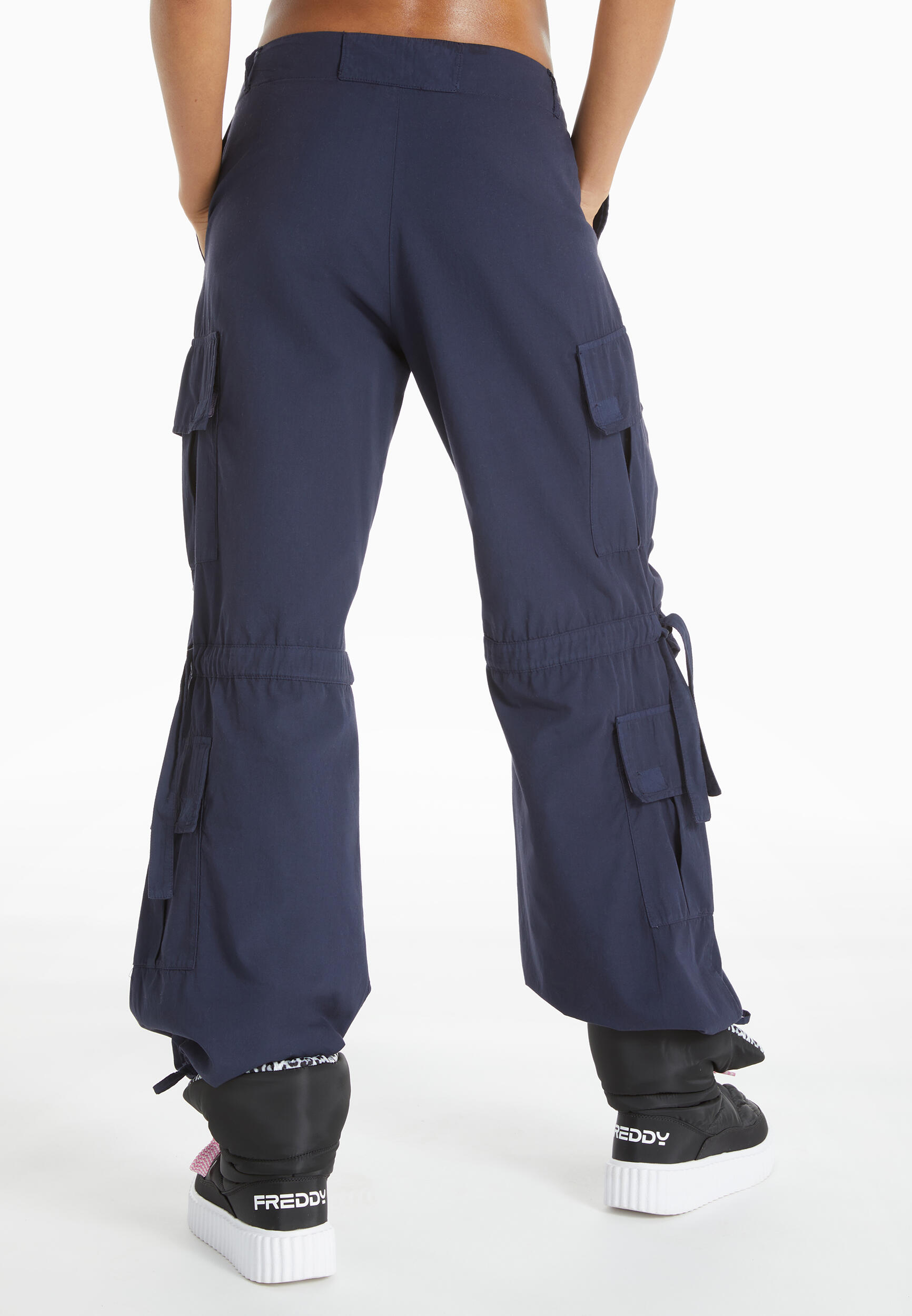 Pantaloni cargo con doppie tasche e coulisse intermedia 2/5