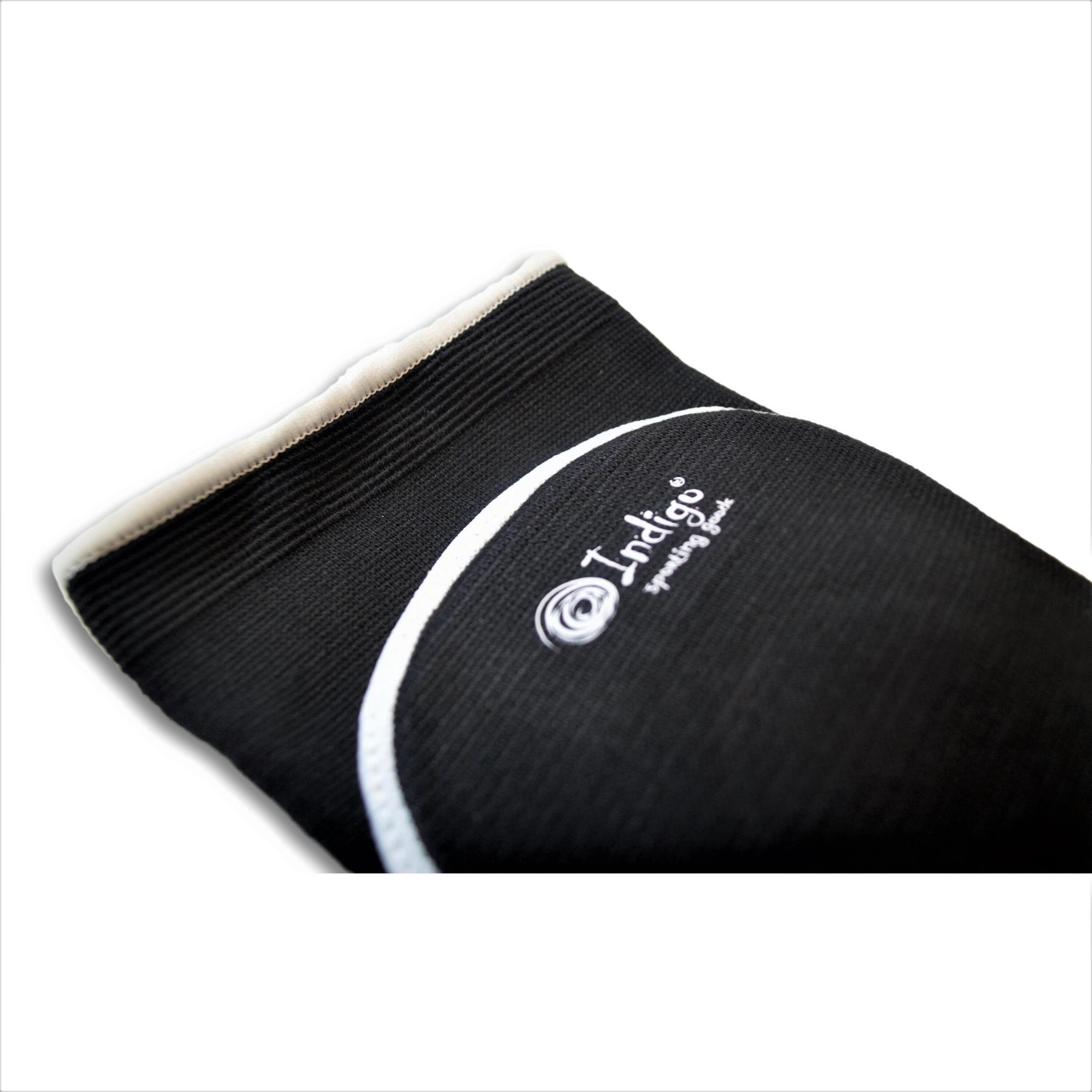 Rodillera Acolchada para Volleyball INDIGO Talle L Negro 3/4