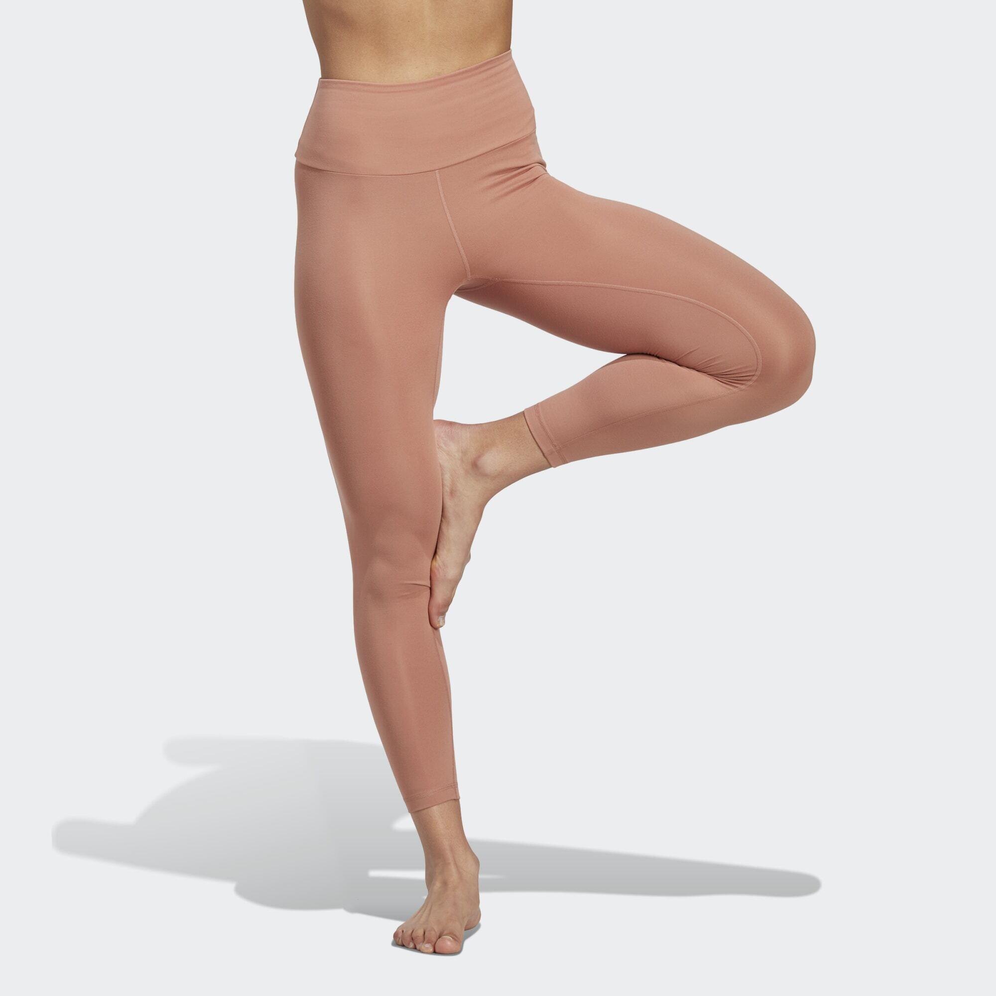 Yoga Essentials High-Waisted Leggings 1/5