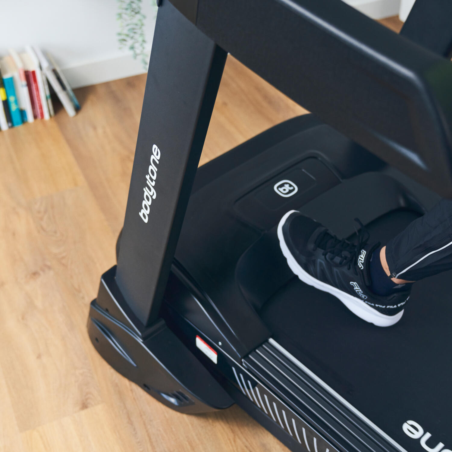 Passadeira de corrida dobrável Bodytone AR600SM-G cinzento inteligente 20km/h 4/8