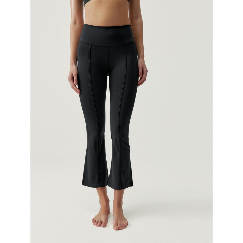 Legging flare de mujer en tejido performance con capri