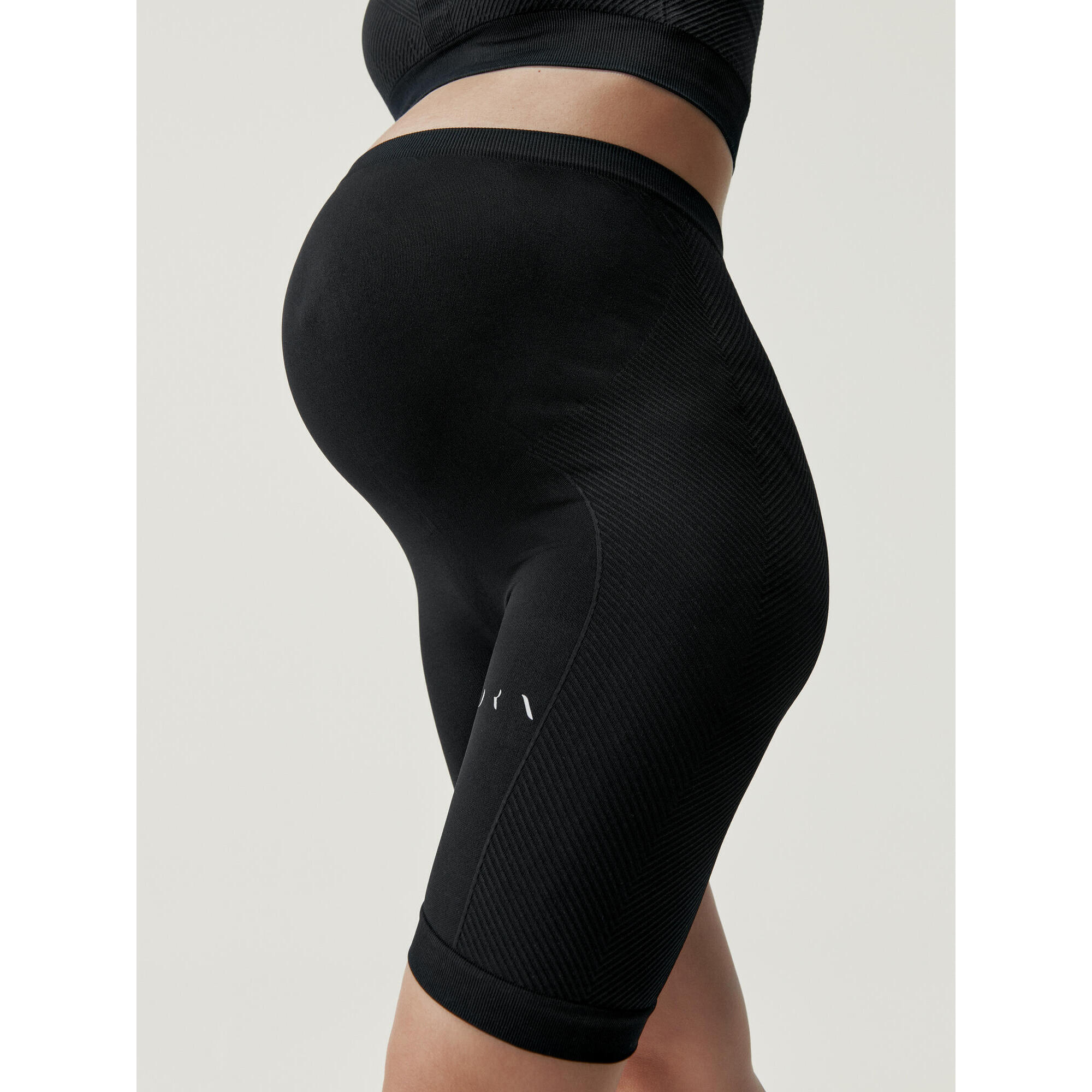 BORN LIVING YOGA Pantalón corto short deportivo de mujer Mere Born Living Yoga