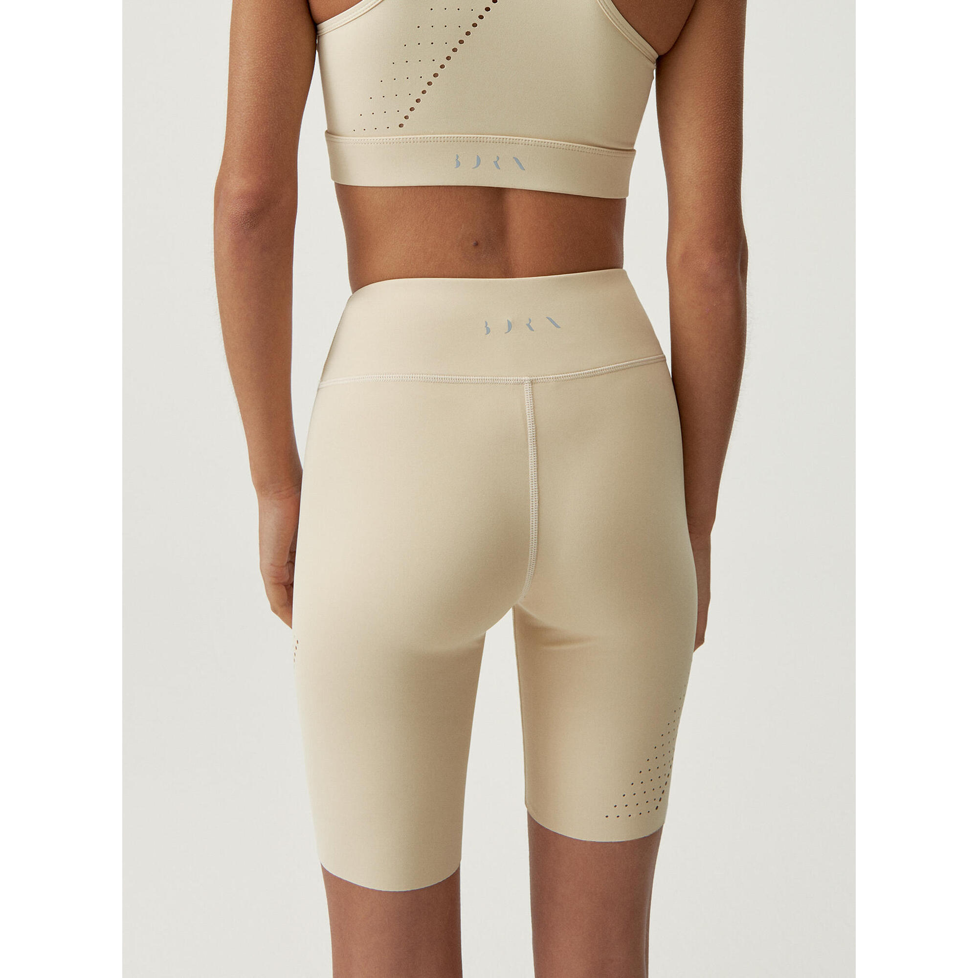 Short de sport pour femme en tissu performant BORN LIVING YOGA