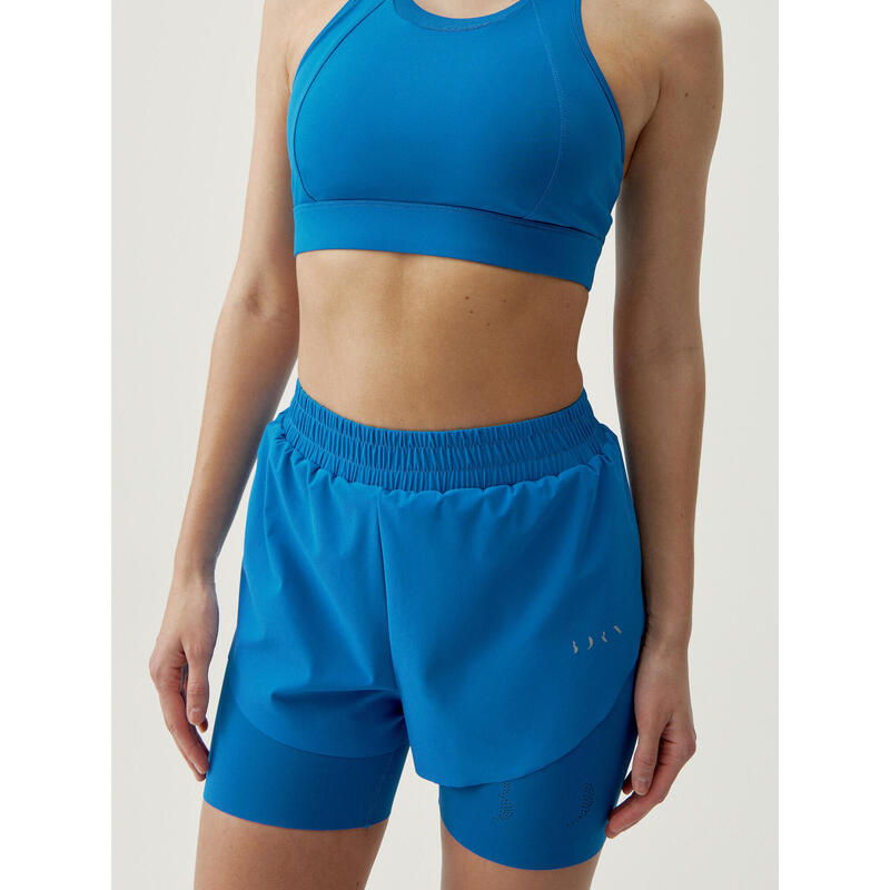 Shorts deportivos de mujer Born Living Yoga en tejido performance con inner pant