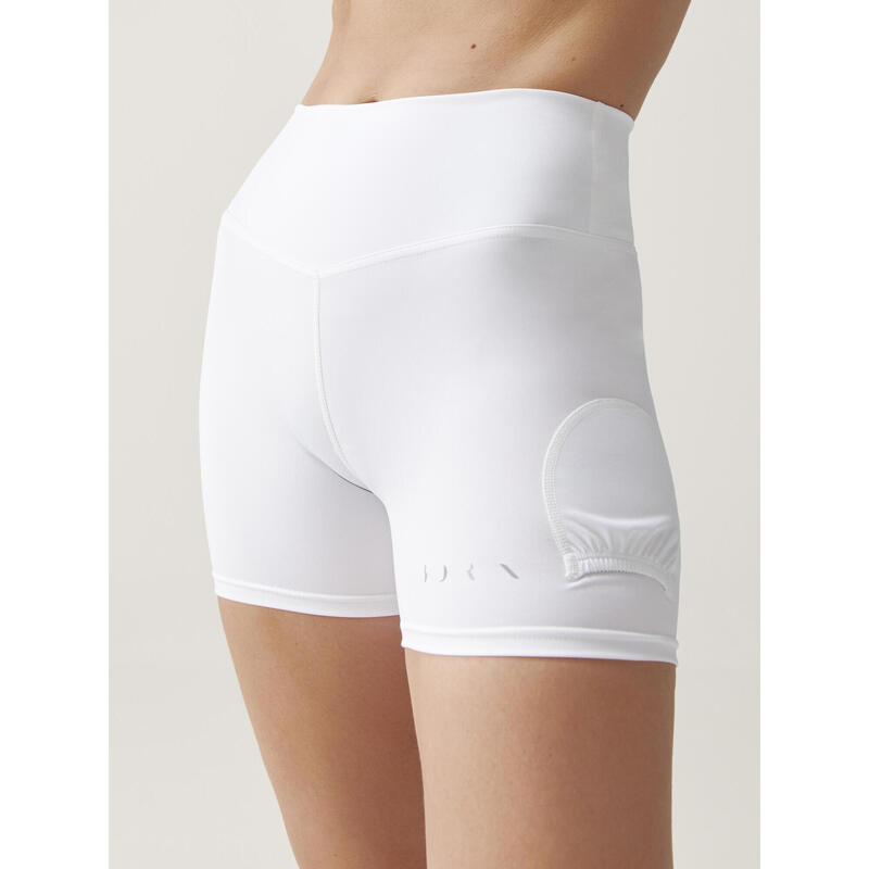 Short de sport pour femme en tissu performant avec poche à balles