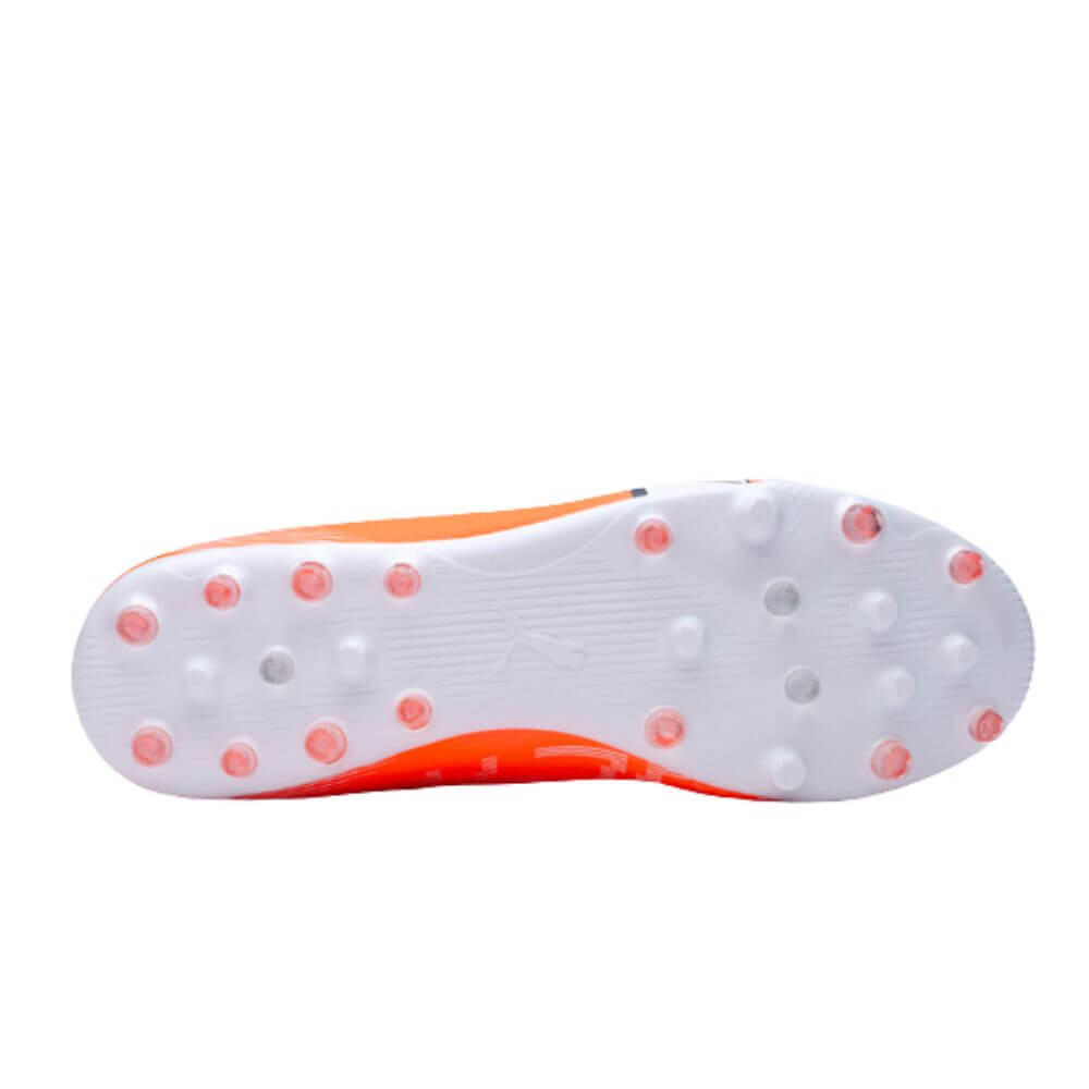 BOTAS DE FÚTBOL PUMA ULTRA PLAY MG PARA HOMBRE. Naranja-Blanco. 3/6