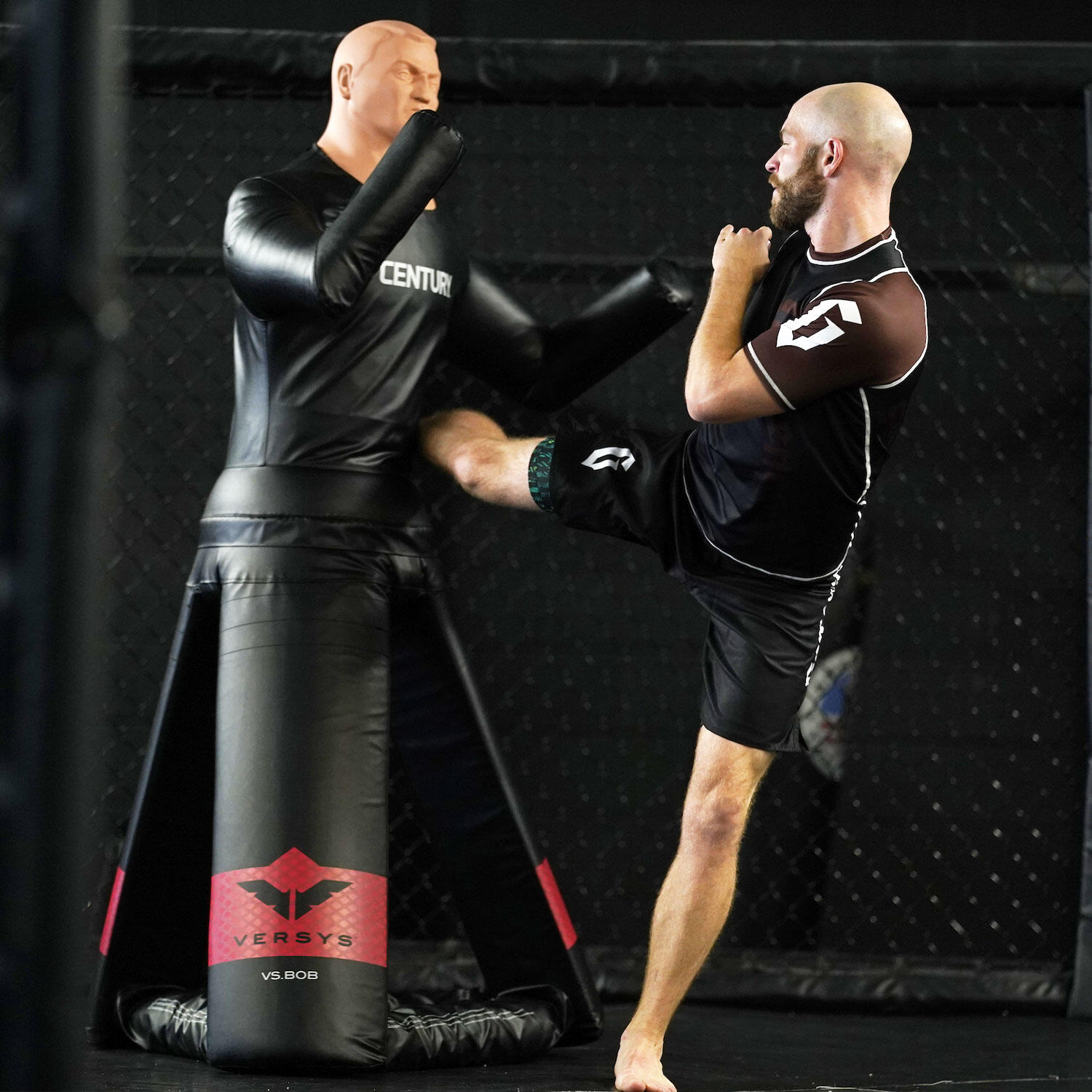 Saco de boxeo de pie MMA negro Adulto Versys VS. BOB CENTURY