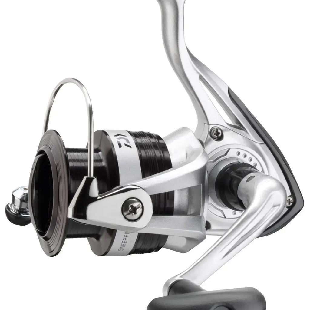 Мотовило Daiwa SWEEPFIRE E 3000C 220м/0.28мм/5.3:1