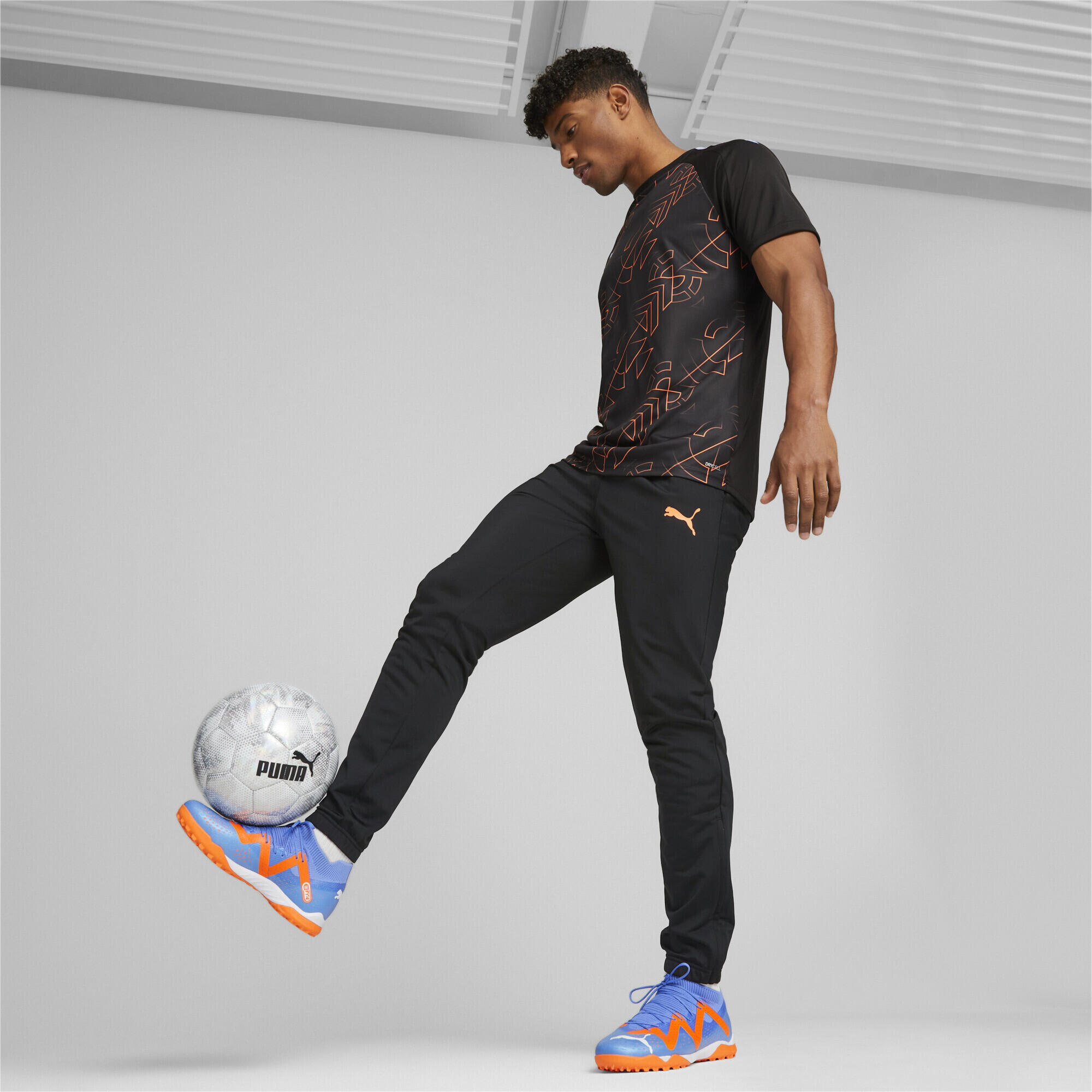 FUTURE Match TT Voetbalschoenen PUMA Blue Glimmer White Ultra Orange 3/7