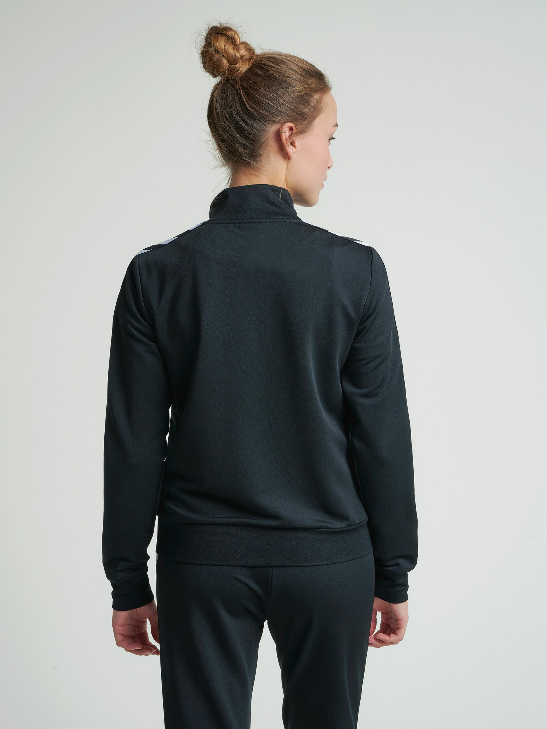 HUMMEL czarna bluza damska sportowa rozpinana hmlNELLY 2.0 ZIP 3/7