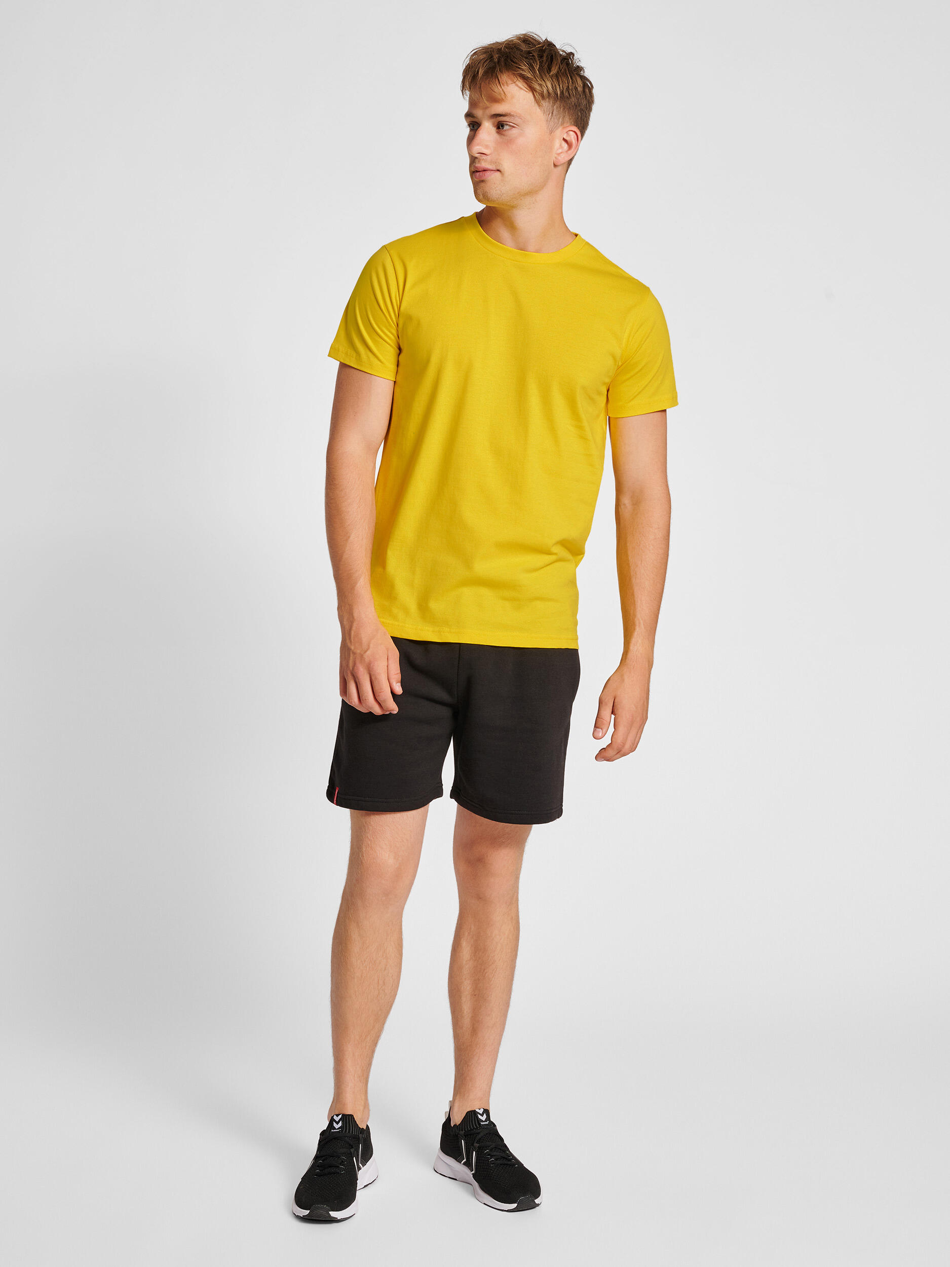 jaune