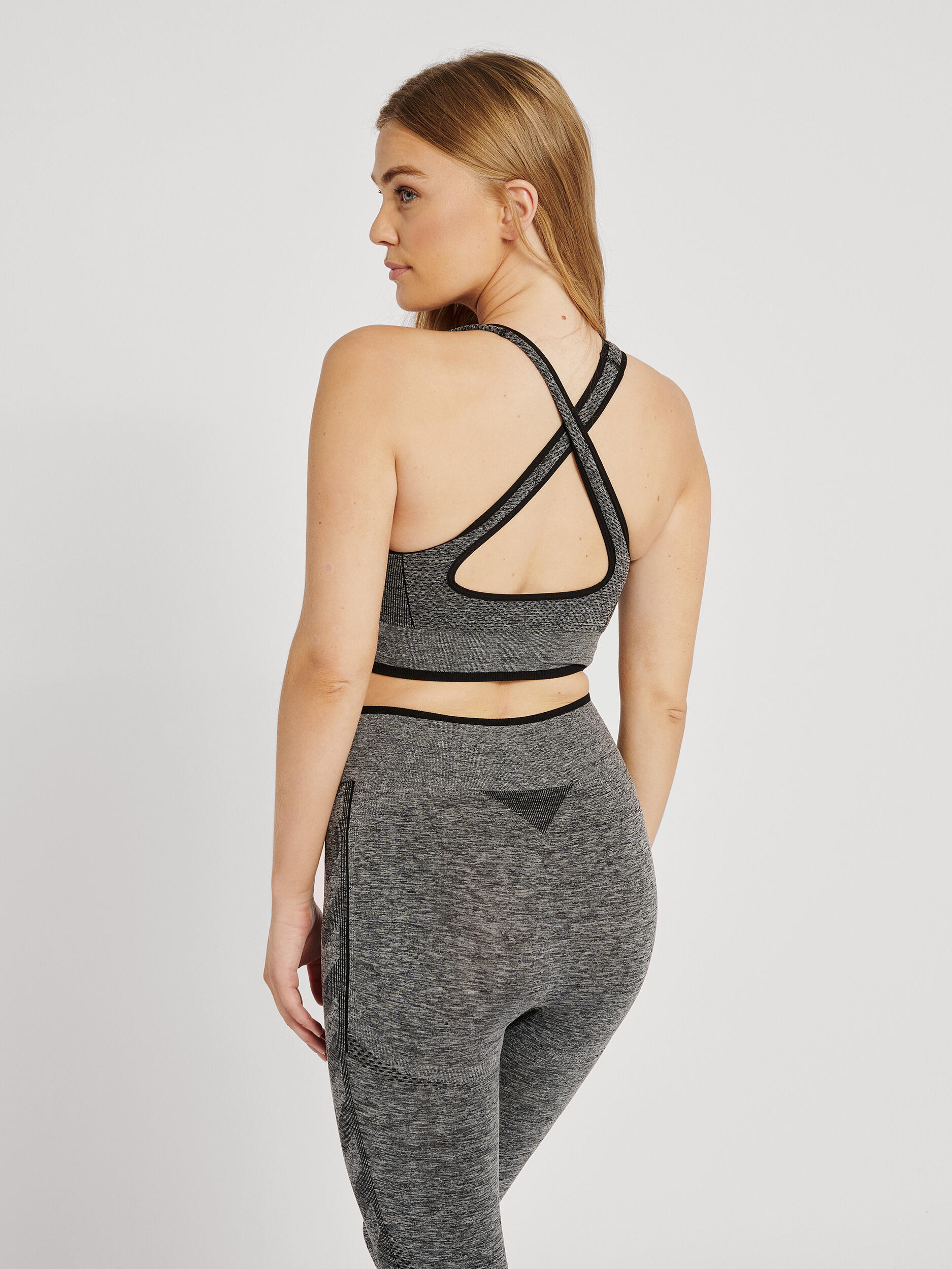 Enfiler Sac Banane Hmlmt Una Femme 3/7