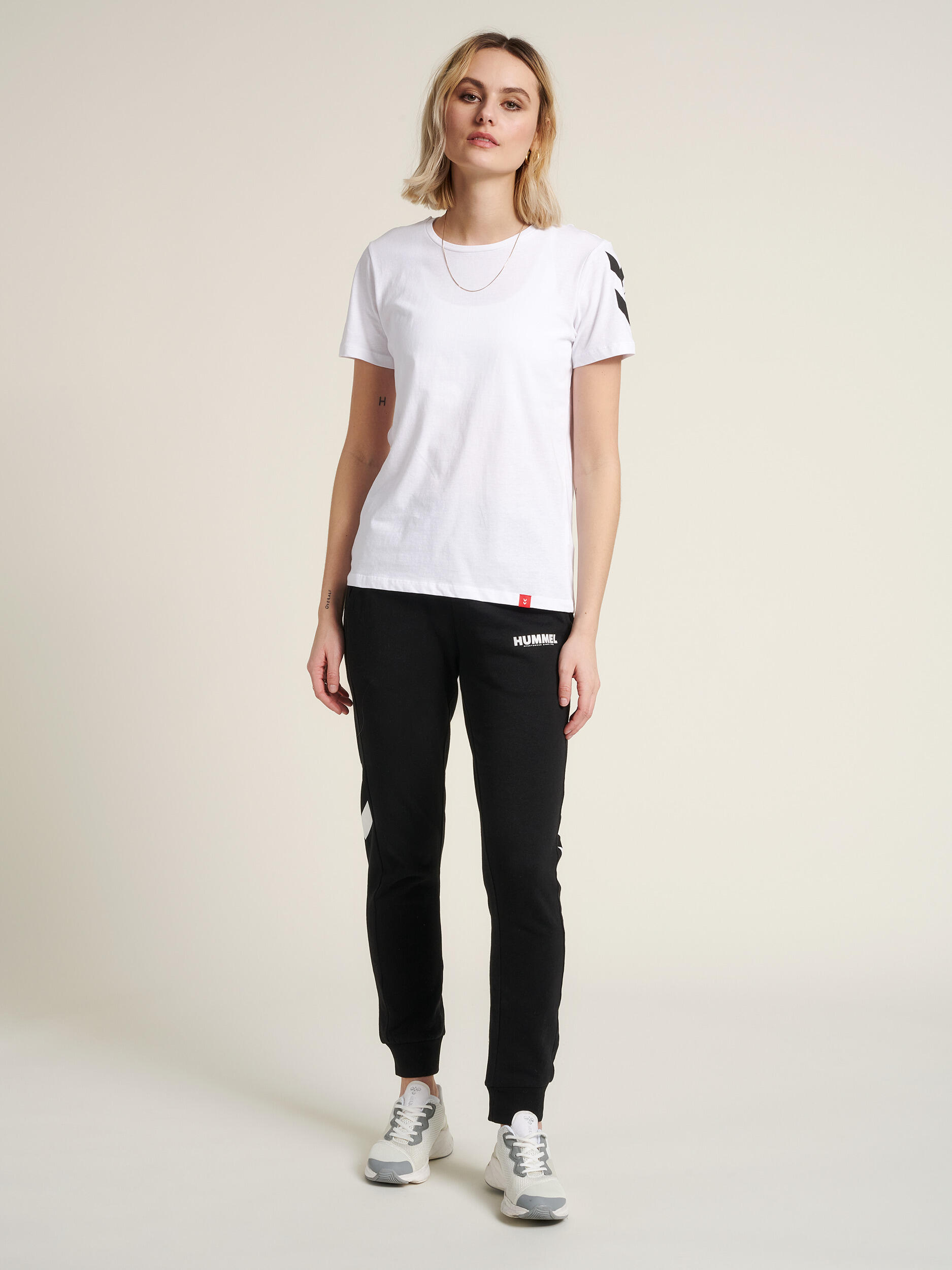 T-shirt mulher Hummel hmlLEGACY 2/7