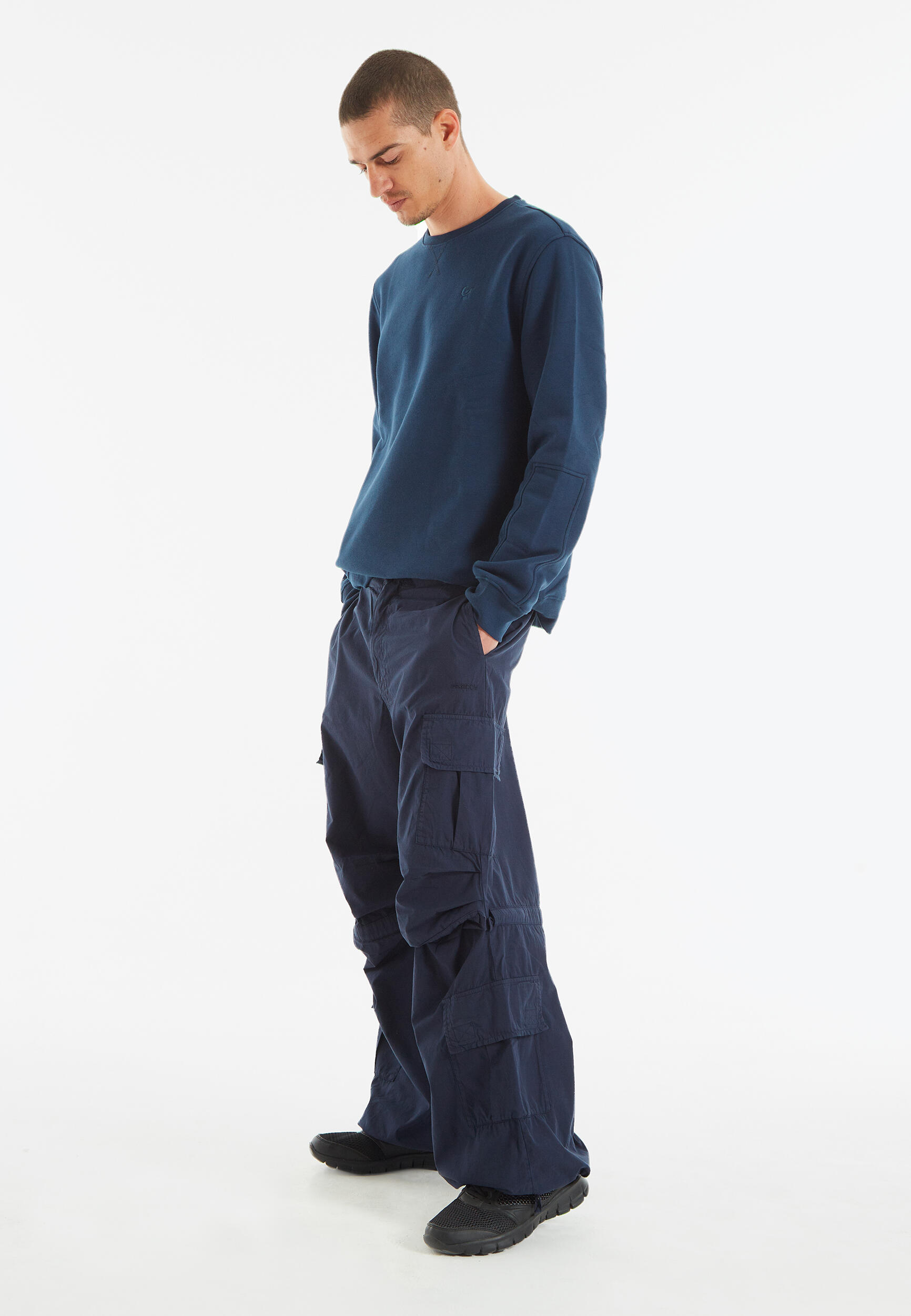 Pantaloni cargo con doppie tasche e coulisse intermedia 4/5