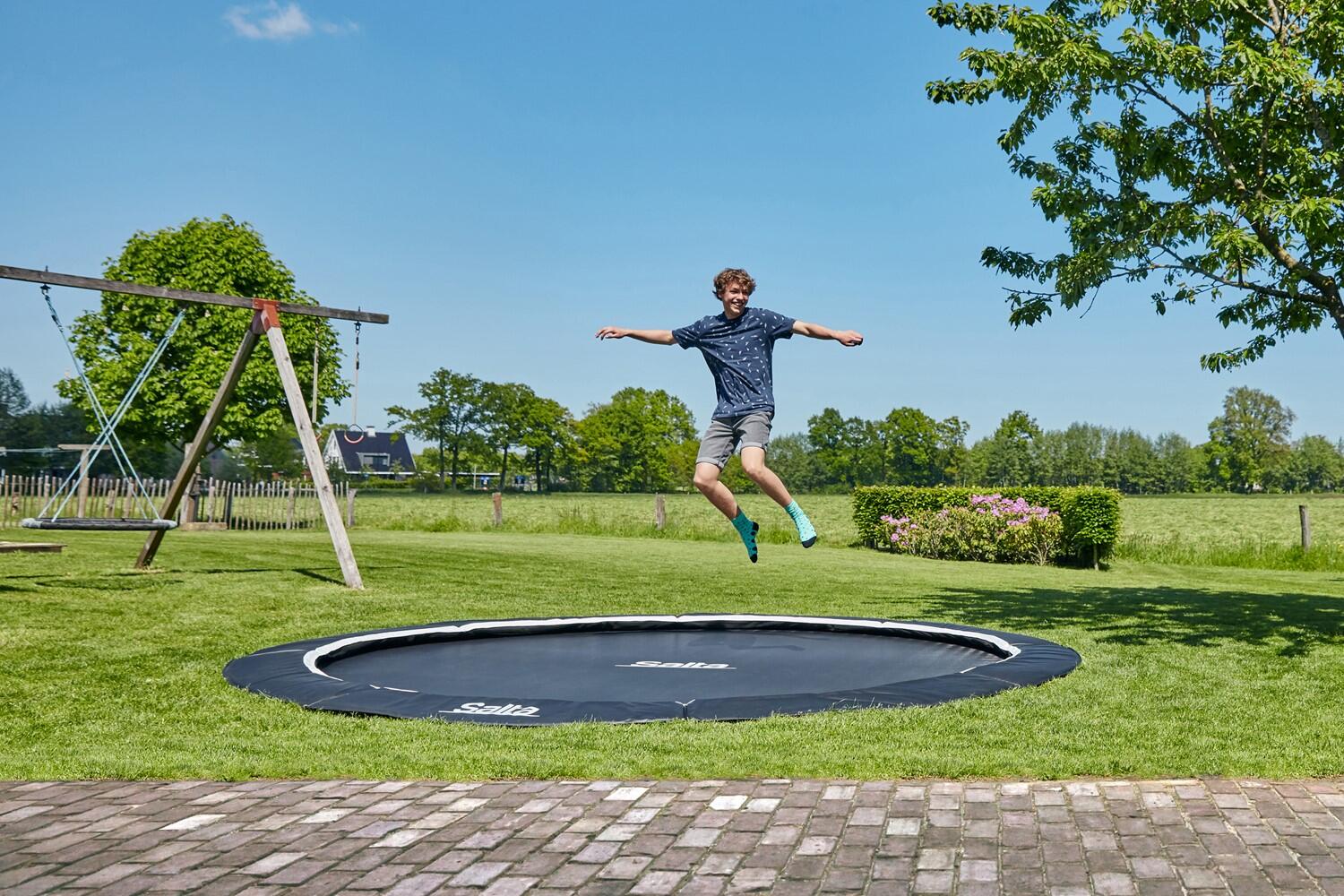 13ft Salta Royal Black Baseground Round Trampoline 6/7