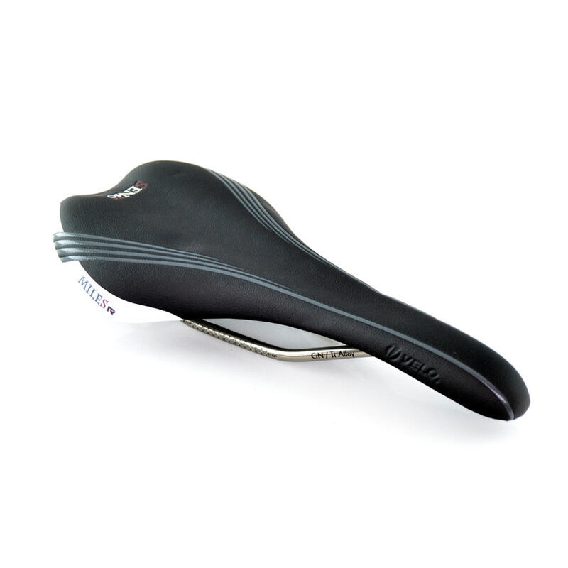 Selle VELO Miles I Ti Rails      4180€ 6840€ -38%    * La vente débute le 11/07/2025    VELO Selle VELO Miles I Ti RailsVendu exclusivement en ligne   